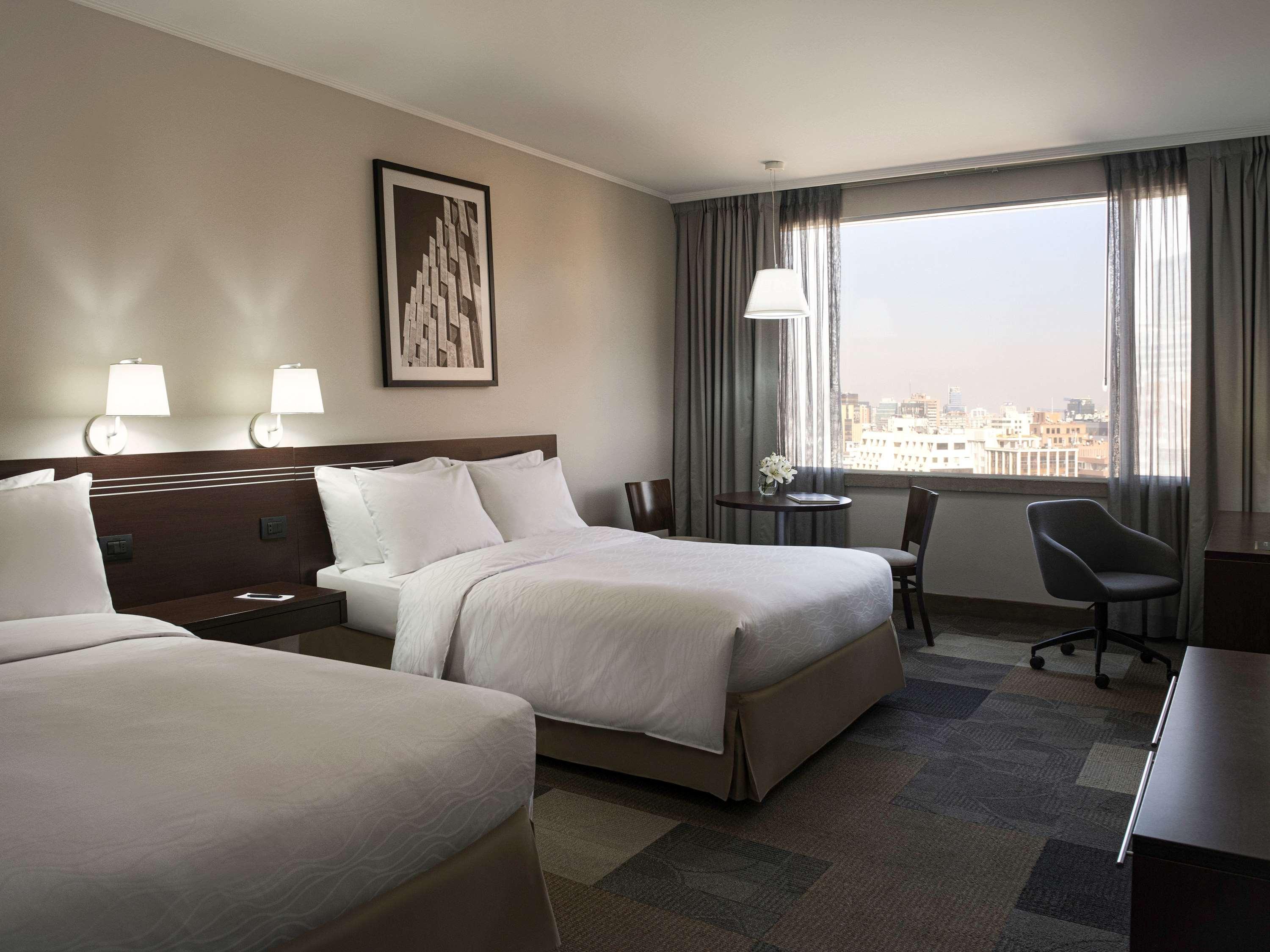Hotel Pullman Santiago El Bosque Zewnętrze zdjęcie A guest room at the Hilton San Francisco