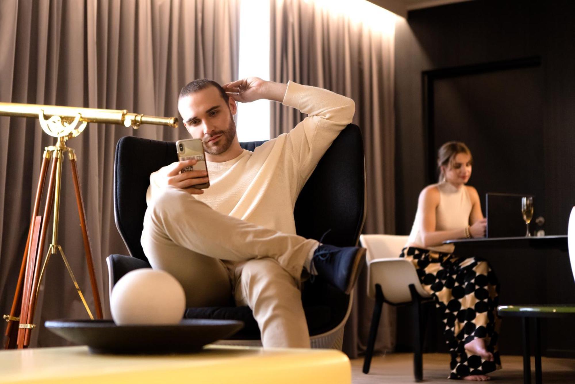 Hotel Pullman Santiago El Bosque Zewnętrze zdjęcie A scene from the film