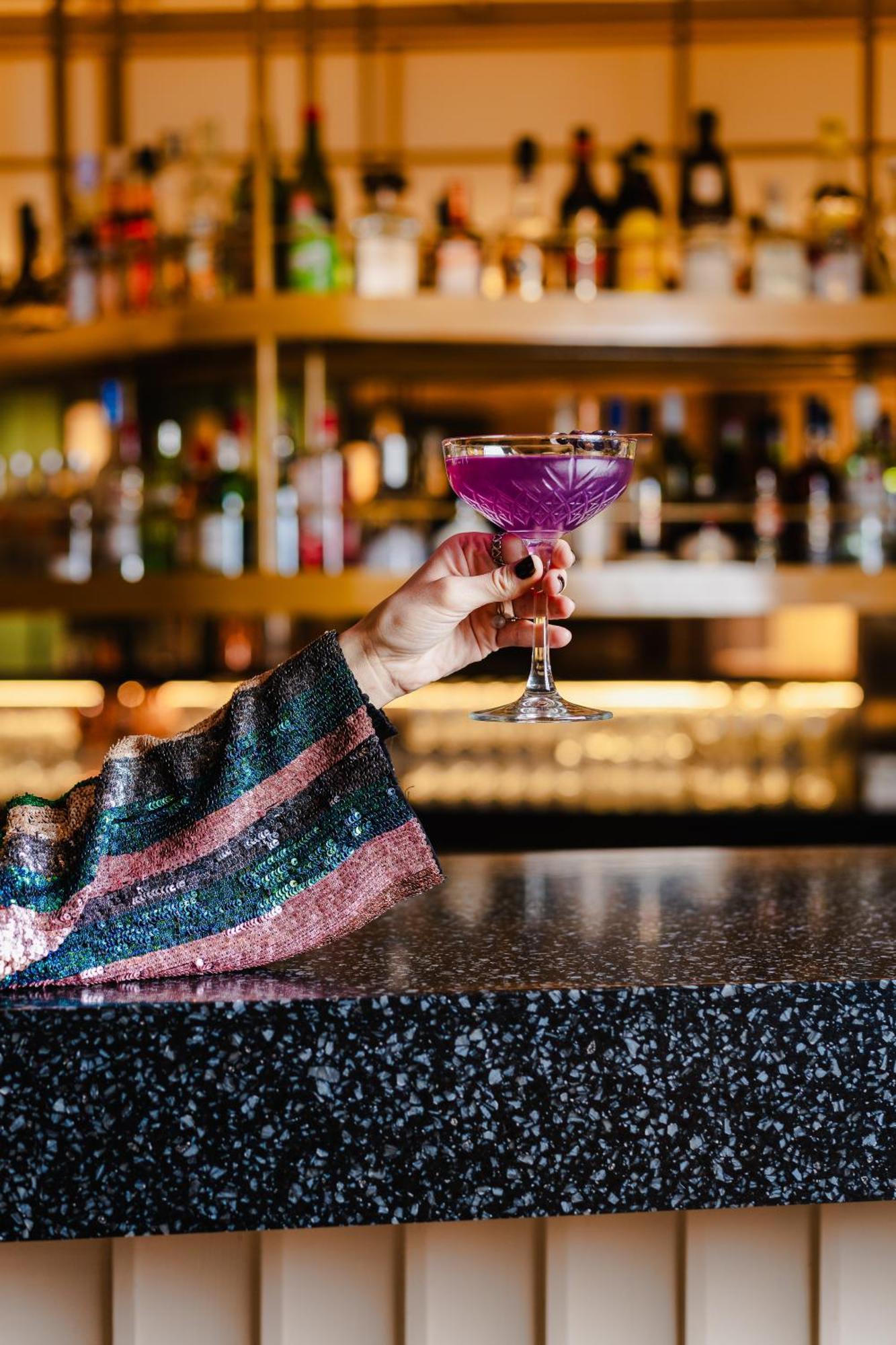 Hotel Pullman Santiago El Bosque Zewnętrze zdjęcie A purple cocktail